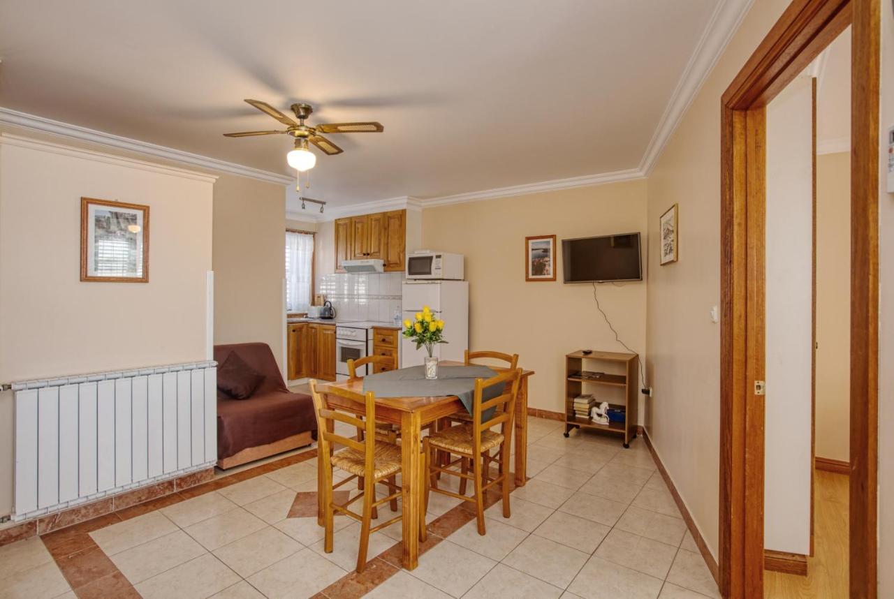 Apartments By The Sea Brodarica, Sibenik - 4194 エクステリア 写真